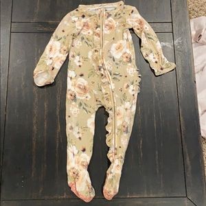 Posh peanut sienna ruffle zipper footie